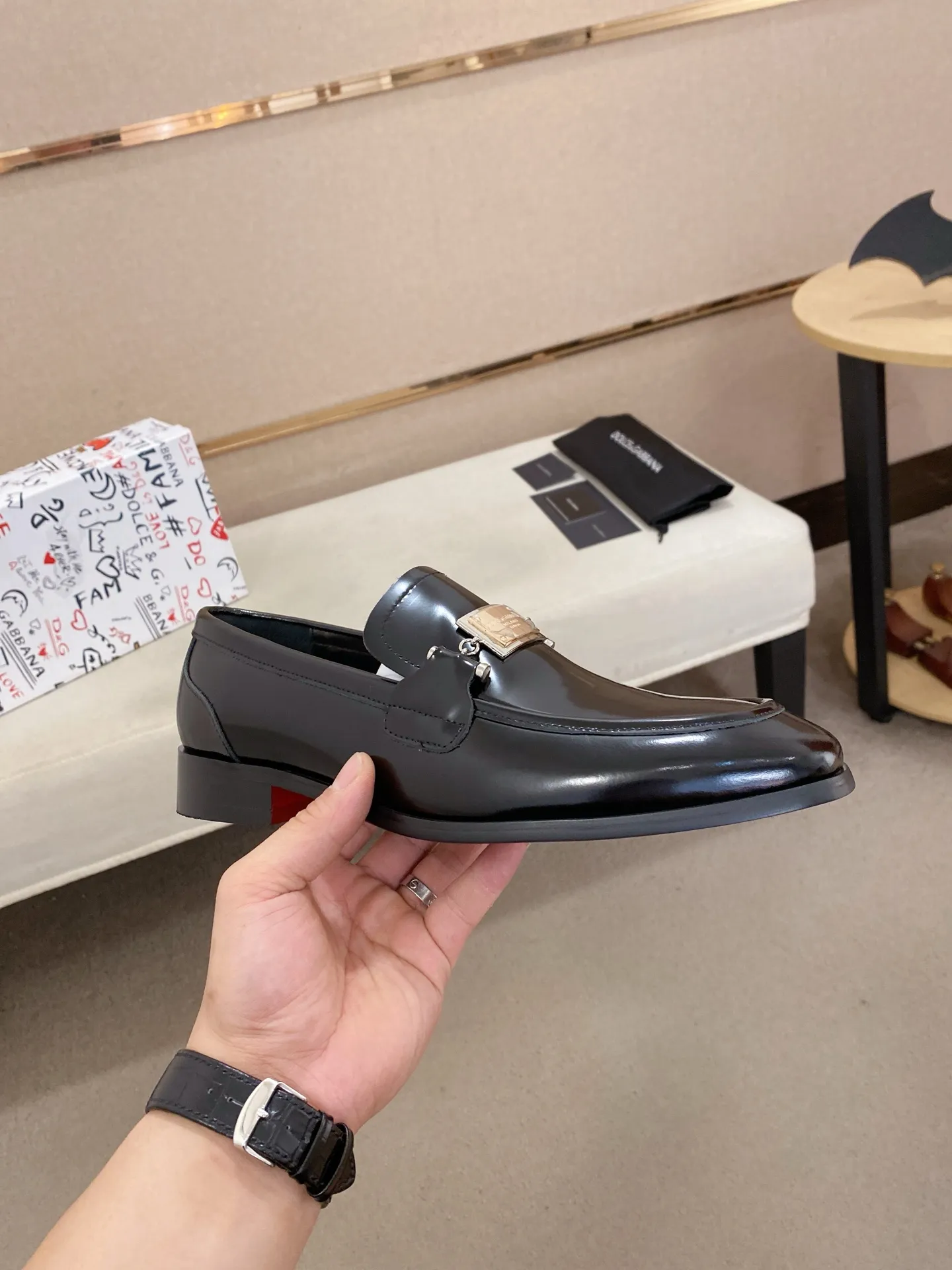 Men's clothing and shoes💰 520💰🌲DG top-notch🔍🔍men's new leather shoes🚹sold at the same time⚠The uppers are imported cowhide from Italy, the entire imported cowhide lining, and imported accessories💪💪, completely 1⃣️ vs. 1⃣️🇮🇹 💪💪, ⚠Sole: The original sole is specially provided by the original factory, the exclusive movable molded sole is super comfortable, ⚠Original factory follow-up goods, 🔍🔍high quality, can be entered and exited at will, welcome to compare ⚠Size number: 38-44. Can be customized 45 non-returnable